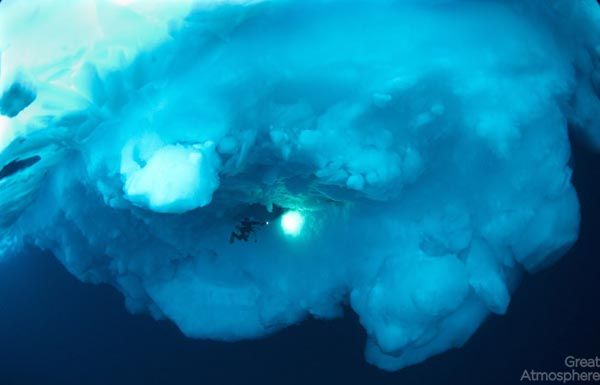 diving-under-ice-arctic-ocean-8-beautiful-blue-photography-great-atmosphere